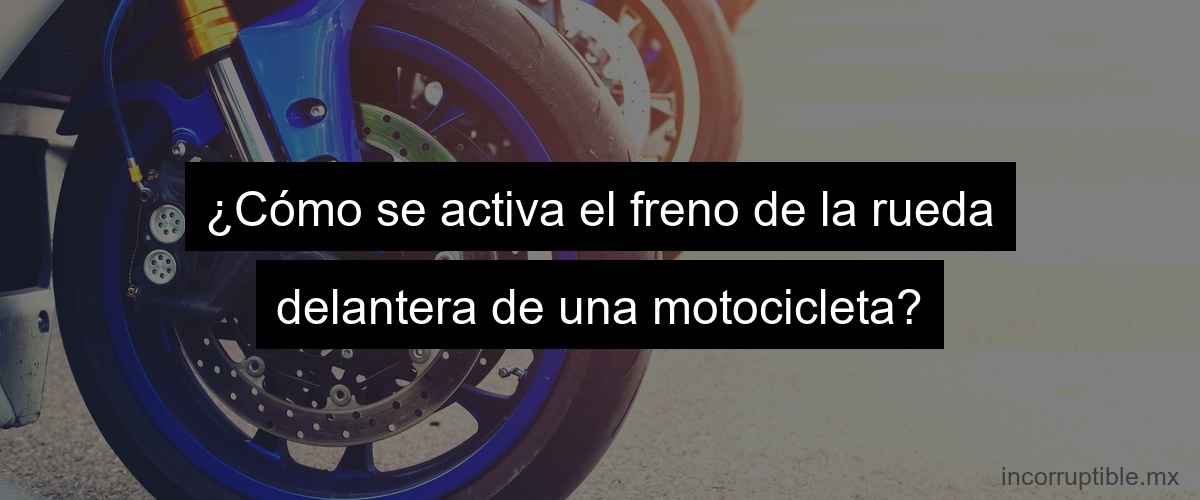 ¿Cómo se activa el freno de la rueda delantera de una motocicleta?
